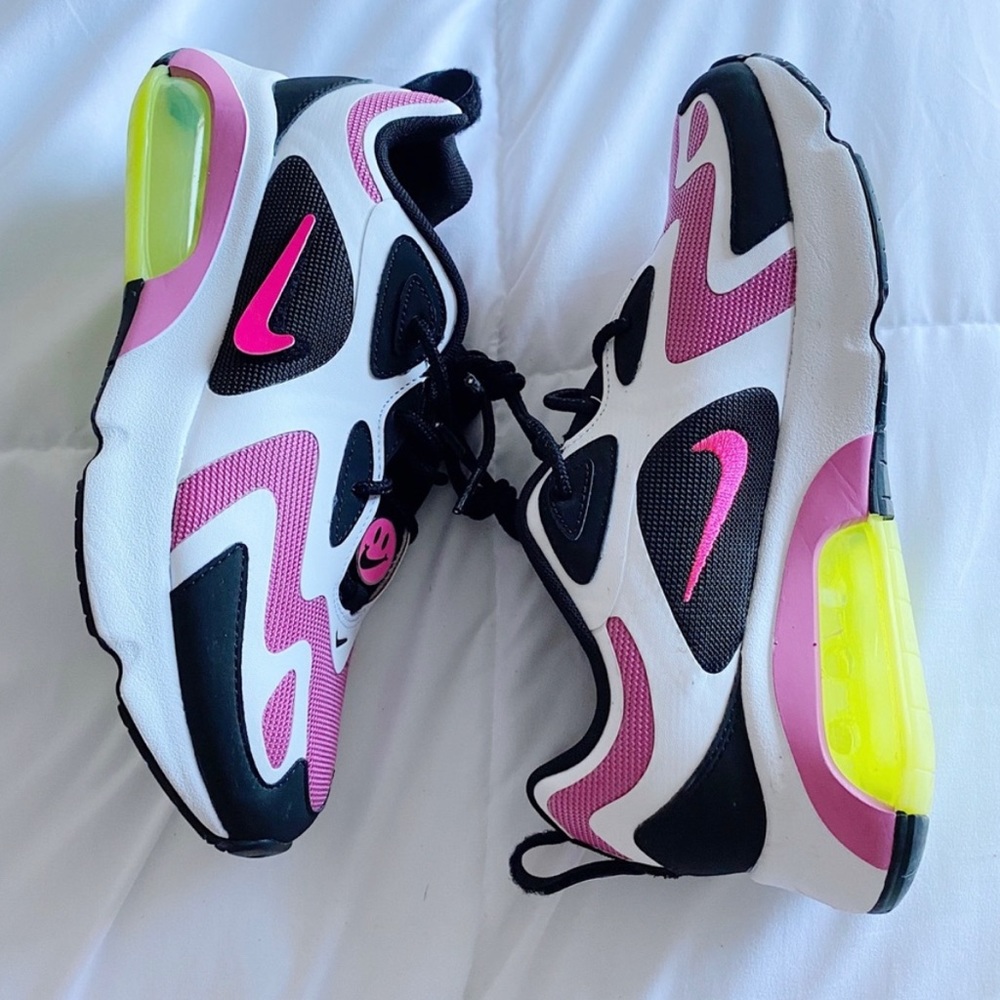 Nike Airmax 200 Patches Have a “Nike” Day Sneaker